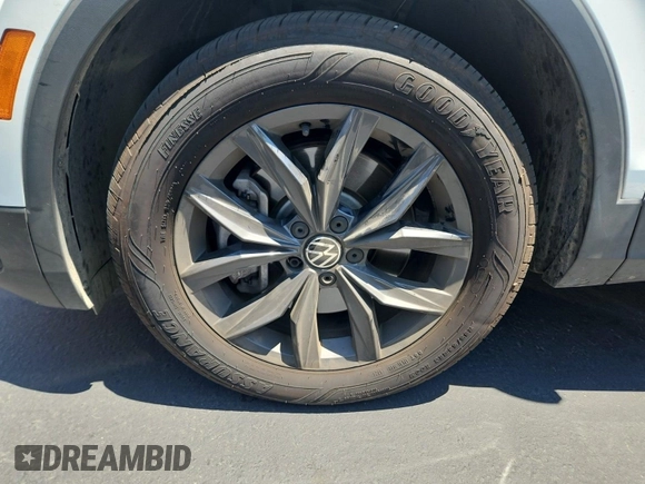 2024 Volkswagen Tiguan SE z VIN 3VV3B7AX3RM105123, wystawiony jako IAAI lot #42796460 z przebiegiem 36 543 mil mil oraz . Historia ofert i sprzedaży dostępna na DreamBid. Obrazek 36.