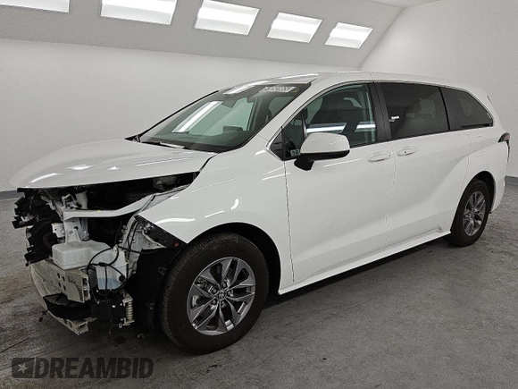 2024 Toyota Sienna LE with VIN 5TDKRKEC7RS190662, listed as a Copart auction lot 51092865 with 34,083 mi miles and Clean Title. Bid and sale history available at carsss.com. Image 1.