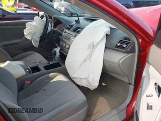 2011 Toyota Camry LE z VIN 4T1BF3EKXBU145752, wystawiony jako IAAI lot #40278431 z przebiegiem 174 130 mil mil oraz . Historia ofert i sprzedaży dostępna na DreamBid. Obrazek 5.