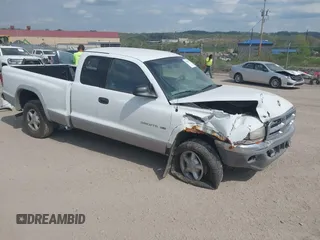 1998 Dodge Dakota SLT z VIN 1B7GG22X5WS560609, wystawiony jako IAAI lot #42146071 z przebiegiem Nie podano mil oraz . Historia ofert i sprzedaży dostępna na DreamBid. Obrazek 1.