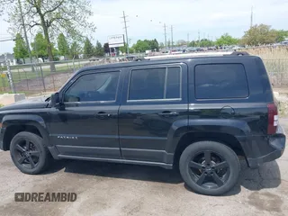 2016 Jeep Patriot High Altitude z VIN 1C4NJRFB8GD580715, wystawiony jako IAAI lot #42242776 z przebiegiem 133 763 mil mil oraz . Historia ofert i sprzedaży dostępna na DreamBid. Obrazek 14.