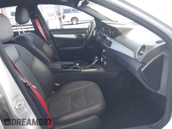 2014 Mercedes-Benz C 250 Sport с VIN WDDGF4HB5ER319638, выставлен на аукционе IAAI как лот 42478233 с пробегом 142 947 миль миль и . История ставок и продаж доступна на DreamBid. Изображение 5.
