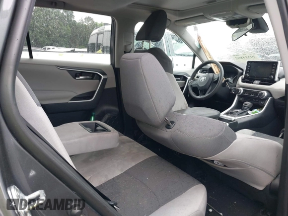 2021 Toyota RAV4 XLE with VIN 2T3W1RFV7MW114464, listed as a IAAI auction lot 39354802 with 41,922 mi miles. Bid and sale history available at carsss.com. Image 8.