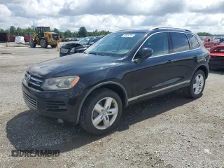 2011 Volkswagen Touareg z VIN WVGFG9BP5BD002225, wystawiony jako Copart lot #59926795 z przebiegiem 154 212 mil mil oraz Czysty tytuł • Clean title. Historia ofert i sprzedaży dostępna na DreamBid. Obrazek 1.
