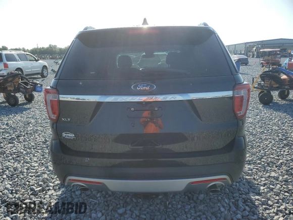 2017 Ford Explorer XLT z VIN 1FM5K7D87HGB20742, wystawiony jako Copart lot #55100945 z przebiegiem 82 558 mil mil oraz Czysty tytuł • Clean title. Historia ofert i sprzedaży dostępna na DreamBid. Obrazek 6.