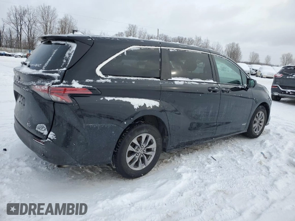2021 Toyota Sienna LE with VIN 5TDKRKEC8MS049544, listed as a Copart auction lot 45875155 with 70,948 mi miles and Clean Title. Bid and sale history available at carsss.com. Image 3.