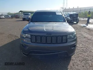 2017 Jeep Grand Cherokee Laredo z VIN 1C4RJFAG1HC744669, wystawiony jako IAAI lot #42269885 z przebiegiem 123 271 mil mil oraz . Historia ofert i sprzedaży dostępna na DreamBid. Obrazek 12.