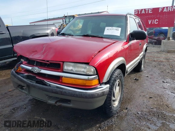 2000 Chevrolet Blazer LT z VIN 1GNDT13W2Y2163805, wystawiony jako IAAI lot #41537780 z przebiegiem 170 527 mil mil oraz . Historia ofert i sprzedaży dostępna na DreamBid. Obrazek 17.