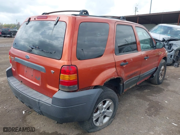 2006 Ford Escape XLT with VIN 1FMYU03126KA17323, listed as a IAAI auction lot 42048363 with 119,296 mi miles. Bid and sale history available at carsss.com. Image 4.