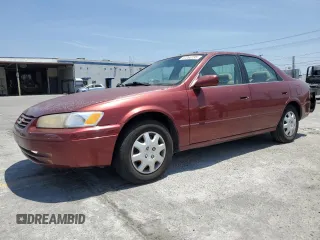 1999 Toyota Camry LE z VIN JT2BG22K6X0274398, wystawiony jako Copart lot #57263795 z przebiegiem 202 944 mil mil oraz Szkoda całkowita • Salvage title. Historia ofert i sprzedaży dostępna na DreamBid. Obrazek 1.