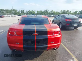 2011 Chevrolet Camaro 1LT z VIN 2G1FB1ED7B9154549, wystawiony jako IAAI lot #42707231 z przebiegiem 235 103 mil mil oraz . Historia ofert i sprzedaży dostępna na DreamBid. Obrazek 16.