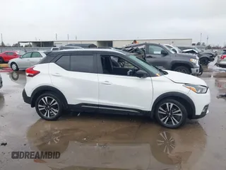 2020 Nissan Kicks SR z VIN 3N1CP5DV2LL533845, wystawiony jako IAAI lot #41551306 z przebiegiem 61 887 mil mil oraz . Historia ofert i sprzedaży dostępna na DreamBid. Obrazek 13.