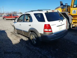 2005 Kia Sorento LX with VIN KNDJD733855444289, listed as a IAAI auction lot 41001977 with 193,973 mi miles. Bid and sale history available at carsss.com. Image 3.
