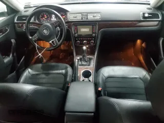 2013 Volkswagen Passat SEL Premium z VIN 1VWCP7A30DC100014, wystawiony jako Copart lot #55271515 z przebiegiem 139 484 mil mil oraz Szkoda całkowita • Salvage title. Historia ofert i sprzedaży dostępna na DreamBid. Obrazek 8.
