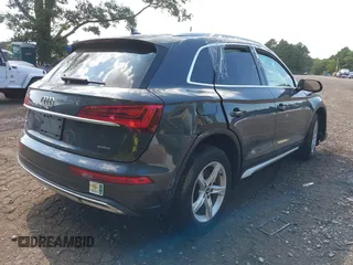 2021 Audi Q5 Premium with VIN WA1AAAFY8M2119097, listed as a IAAI auction lot 40308722 with 57,666 mi miles. Bid and sale history available at carsss.com. Image 4.