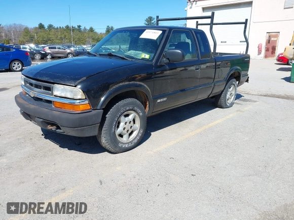 2002 Chevrolet S-10 LS with VIN 1GCDT19W528219000, listed as a IAAI auction lot 41971803 with 134,225 mi miles. Bid and sale history available at carsss.com. Image 2.