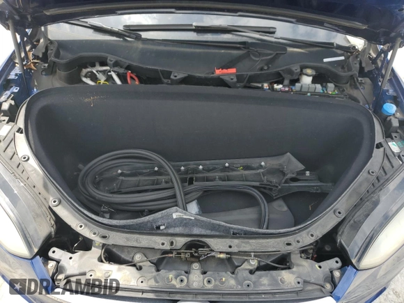 2016 Tesla Model X 70D z VIN 5YJXCBE27GF007972, wystawiony jako Copart lot #53945325 z przebiegiem 83 395 mil mil oraz Szkody całkowita. Historia ofert i sprzedaży dostępna na DreamBid. Obrazek 12.