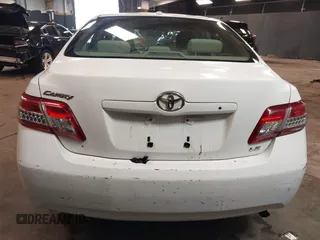 2011 Toyota Camry LE z VIN 4T1BF3EK0BU772878, wystawiony jako IAAI lot #42264913 z przebiegiem 177 820 mil mil oraz . Historia ofert i sprzedaży dostępna na DreamBid. Obrazek 16.