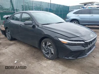 2025 Hyundai Elantra Limited z VIN KMHLN4DJ1SU124424, wystawiony jako IAAI lot #42013638 z przebiegiem 2 713 mil mil oraz . Historia ofert i sprzedaży dostępna na DreamBid. Obrazek 1.