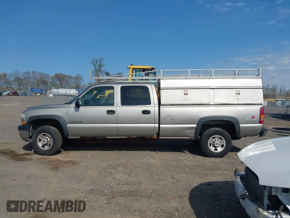 2002 Chevrolet Silverado 2500HD LS with VIN 1GCHK23U12F114290, listed as a IAAI auction lot 42115084 with 132,472 mi miles. Bid and sale history available at carsss.com. Image 14.