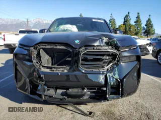 2023 BMW XM z VIN 5YM23CS08P9R97700, wystawiony jako Copart lot #79049744 z przebiegiem Nie podano mil oraz Szkody całkowita. Historia ofert i sprzedaży dostępna na DreamBid. Obrazek 5.