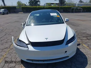 2025 Tesla Model 3 Long Range z VIN 5YJ3E1EA1SF876795, wystawiony jako IAAI lot #41967853 z przebiegiem 8 328 mil mil oraz . Historia ofert i sprzedaży dostępna na DreamBid. Obrazek 13.