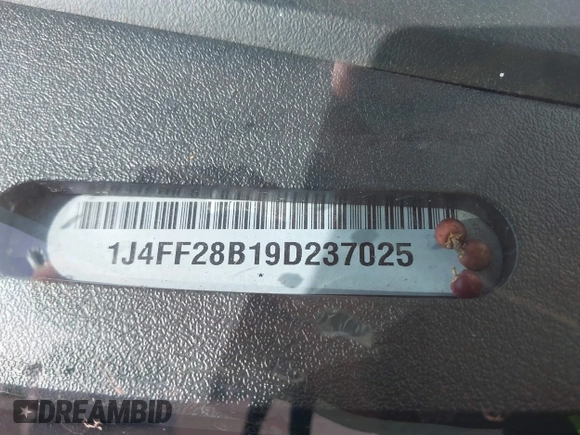 2009 Jeep Patriot Sport z VIN 1J4FF28B19D237025, wystawiony jako IAAI lot #41828514 z przebiegiem 141 410 mil mil oraz . Historia ofert i sprzedaży dostępna na DreamBid. Obrazek 9.