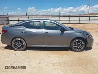 2025 Nissan Sentra SR z VIN 3N1AB8DV5SY305783, wystawiony jako IAAI lot #42480852 z przebiegiem 5 377 mil mil oraz . Historia ofert i sprzedaży dostępna na DreamBid. Obrazek 13.