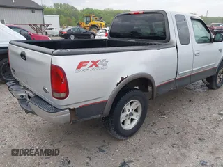2003 Ford F-150 XL z VIN 1FTRX18W93NA69004, wystawiony jako IAAI lot #42154104 z przebiegiem 210 344 mil mil oraz . Historia ofert i sprzedaży dostępna na DreamBid. Obrazek 4.