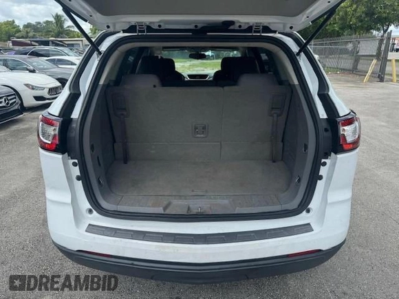 2016 Chevrolet Traverse LS z VIN 1GNKRFED2GJ236027, wystawiony jako Copart lot #49929765 z przebiegiem 117 234 mil mil oraz Szkoda całkowita • Salvage title. Historia ofert i sprzedaży dostępna na DreamBid. Obrazek 6.