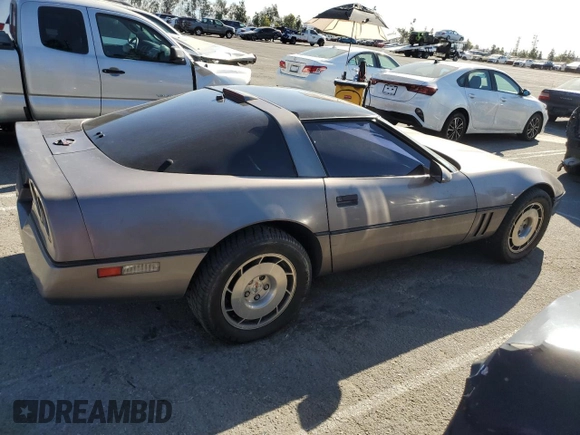 1988 Chevrolet Corvette z VIN 1G1YY2182J5103560, wystawiony jako Copart lot #44811925 z przebiegiem 99 645 mil mil oraz Czysty tytuł • Clean title. Historia ofert i sprzedaży dostępna na DreamBid. Obrazek 3.