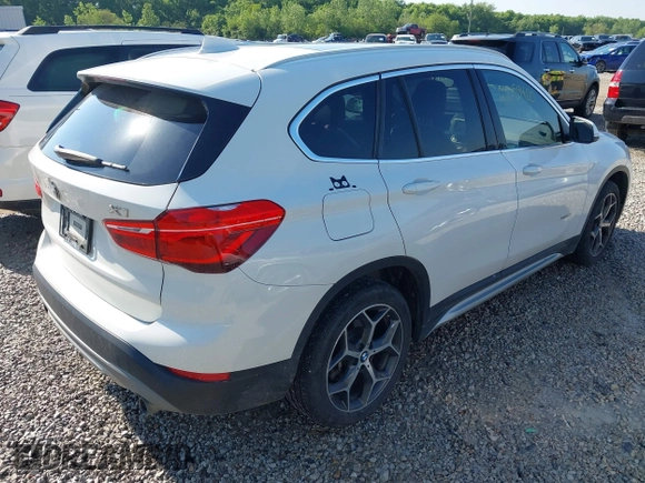 2018 BMW X1 xDrive28i z VIN WBXHT3C34J5F89162, wystawiony jako IAAI lot #42254400 z przebiegiem 131 979 mil mil oraz . Historia ofert i sprzedaży dostępna na DreamBid. Obrazek 4.