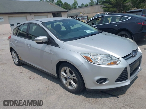 2014 Ford Focus SE z VIN 1FADP3K28EL125403, wystawiony jako IAAI lot #42494248 z przebiegiem 129 244 mil mil oraz . Historia ofert i sprzedaży dostępna na DreamBid. Obrazek 1.