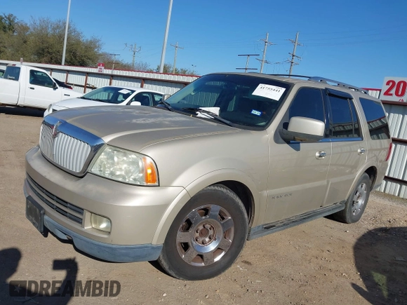 2005 Lincoln Navigator Luxury with VIN 5LMFU28555LJ01074, listed as a IAAI auction lot 41755441 with 187,527 mi miles. Bid and sale history available at carsss.com. Image 2.