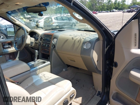 2004 Ford F-150 XLT z VIN 1FTPX14504NB38703, wystawiony jako IAAI lot #42680250 z przebiegiem 135 335 mil mil oraz . Historia ofert i sprzedaży dostępna na DreamBid. Obrazek 5.