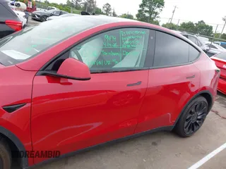 2022 Tesla Model Y Performance z VIN 7SAYGDEF6NF511436, wystawiony jako IAAI lot #42078122 z przebiegiem 44 006 mil mil oraz . Historia ofert i sprzedaży dostępna na DreamBid. Obrazek 14.