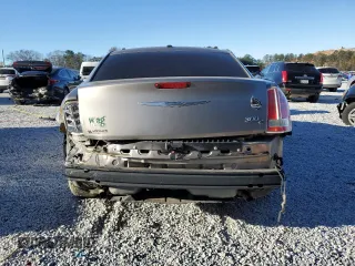 2014 Chrysler 300 C z VIN 2C3CCAEG9EH328699, wystawiony jako Copart lot #88137275 z przebiegiem 132 555 mil mil oraz Szkoda całkowita • Salvage title. Historia ofert i sprzedaży dostępna na DreamBid. Obrazek 6.