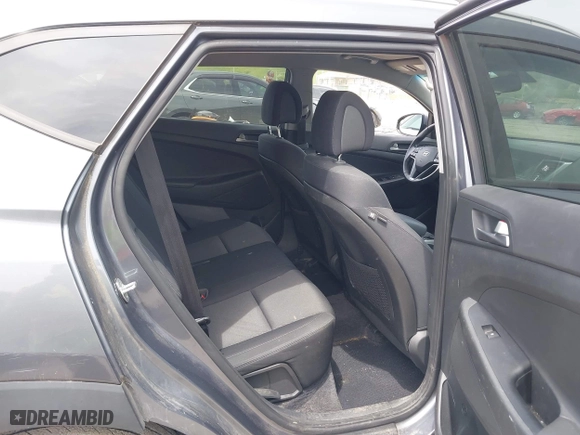 2017 Hyundai Tucson Sport with VIN KM8J3CA21HU407189, listed as a IAAI auction lot 42090562 with 113,618 mi miles. Bid and sale history available at carsss.com. Image 8.