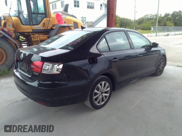 2011 Volkswagen Jetta Sedan SE with VIN 3VWDX7AJ7BM390282, listed as a IAAI auction lot 41673478 with 196,094 mi miles. Bid and sale history available at carsss.com. Image 4.