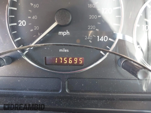 2005 Mercedes-Benz M-Class 3.7L with VIN 4JGAB57E05A537929, listed as a IAAI auction lot 41735013 with 175,695 mi miles. Bid and sale history available at carsss.com. Image 15.
