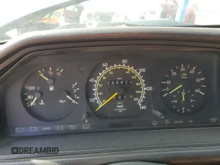 1987 Mercedes-Benz 300 with VIN WDBEB93D1HF041635, listed as a Copart auction lot 53718845 with 285,625 mi miles and Clean Title. Bid and sale history available at DreamBid. Image 9.
