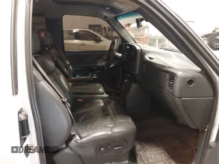 2002 Chevrolet Silverado 1500 LT with VIN 2GCEK19T421207016, listed as a IAAI auction lot 41182476 with 147,870 mi miles. Bid and sale history available at carsss.com. Image 5.
