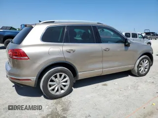 2016 Volkswagen Touareg Sport with VIN WVGEF9BP1GD006147, listed as a Copart auction lot 53247765 with 7,842 mi miles and Salvage Title. Bid and sale history available at DreamBid. Image 3.