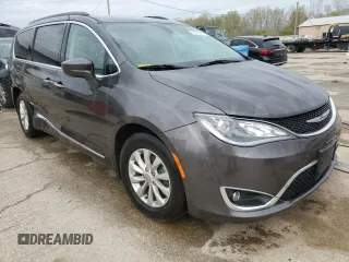 2017 Chrysler Pacifica Touring L with VIN 2C4RC1BG0HR839338, listed as a Copart auction lot 53531095 with 139,580 mi miles and Salvage Title. Bid and sale history available at DreamBid. Image 4.