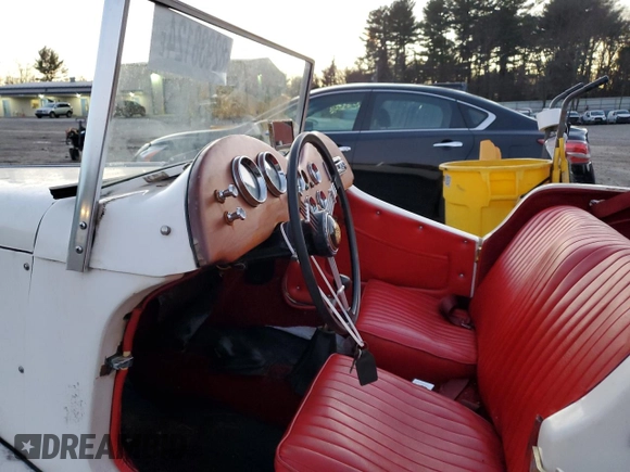 1971 Volkswagen Beetle with VIN 1112313102, listed as a Copart auction lot 82938124 with 3,677 mi miles and Salvage Title. Bid and sale history available at DreamBid. Image 7.