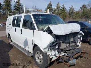2019 GMC Savana Cargo Van with VIN 1GTW7AFG5K1210624, listed as a IAAI auction lot 41786354 with 105,345 mi miles. Bid and sale history available at carsss.com. Image 6.