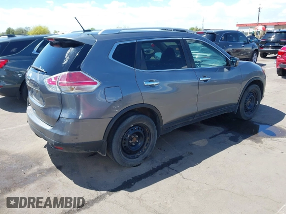 2015 Nissan Rogue SV with VIN 5N1AT2ML0FC862309, listed as a IAAI auction lot 42138785 with 271,537 mi miles and . Bid and sale history available at carsss.com. Image 4.
