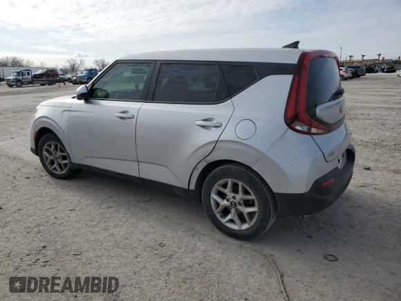 2020 Kia Soul X-Line with VIN KNDJ23AU0L7021640, listed as a Copart auction lot 88865015 with 59,704 mi miles and Salvage Title. Bid and sale history available at carsss.com. Image 2.