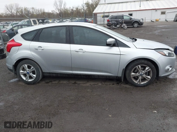 2012 Ford Focus SE z VIN 1FAHP3K27CL152803, wystawiony jako IAAI lot #42058556 z przebiegiem 181 717 mil mil oraz . Historia ofert i sprzedaży dostępna na DreamBid. Obrazek 13.