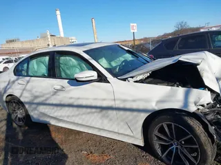 2020 BMW 3 Series 330i xDrive with VIN 3MW5R7J00L8B34288, listed as a IAAI auction lot 41421442 with 43,930 mi miles. Bid and sale history available at carsss.com. Image 13.